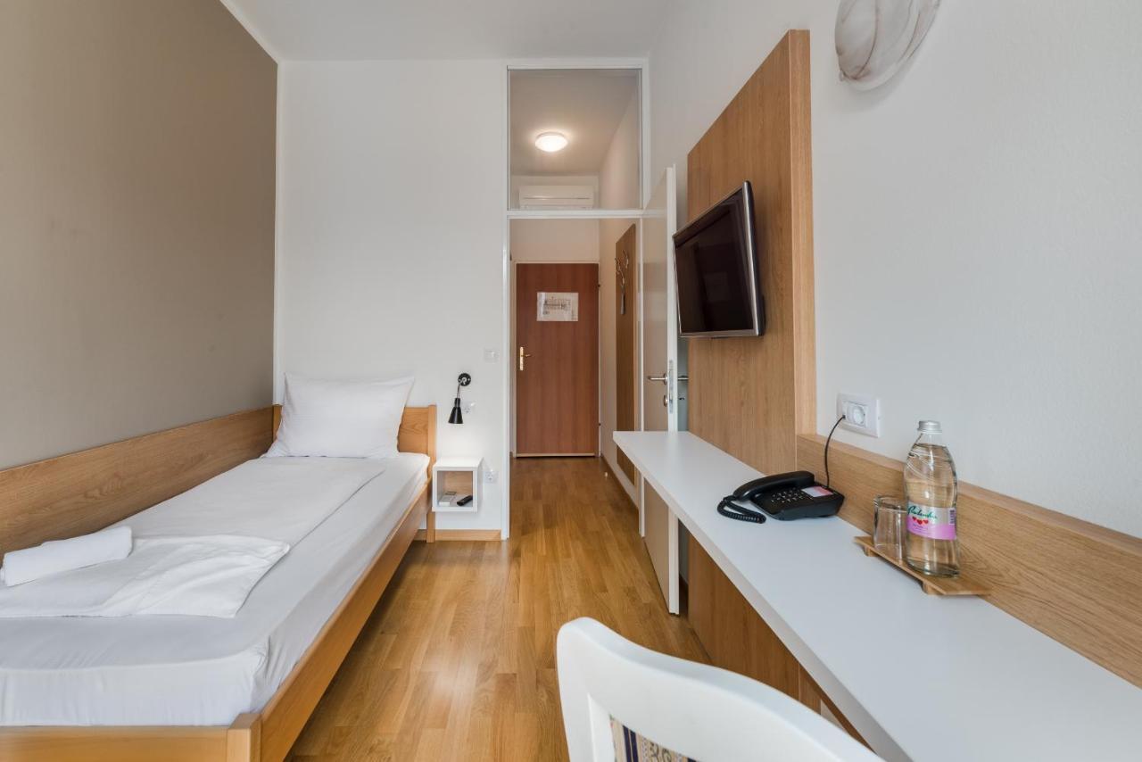 Hotel Dvorec Tolmin Kültér fotó
